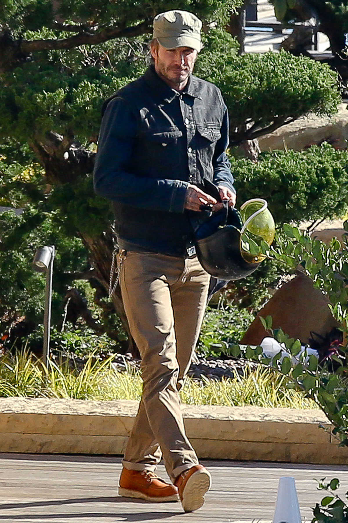 日本の髪型のアイデア ぜいたくブーツ 黒 茶色 どっち メンズ